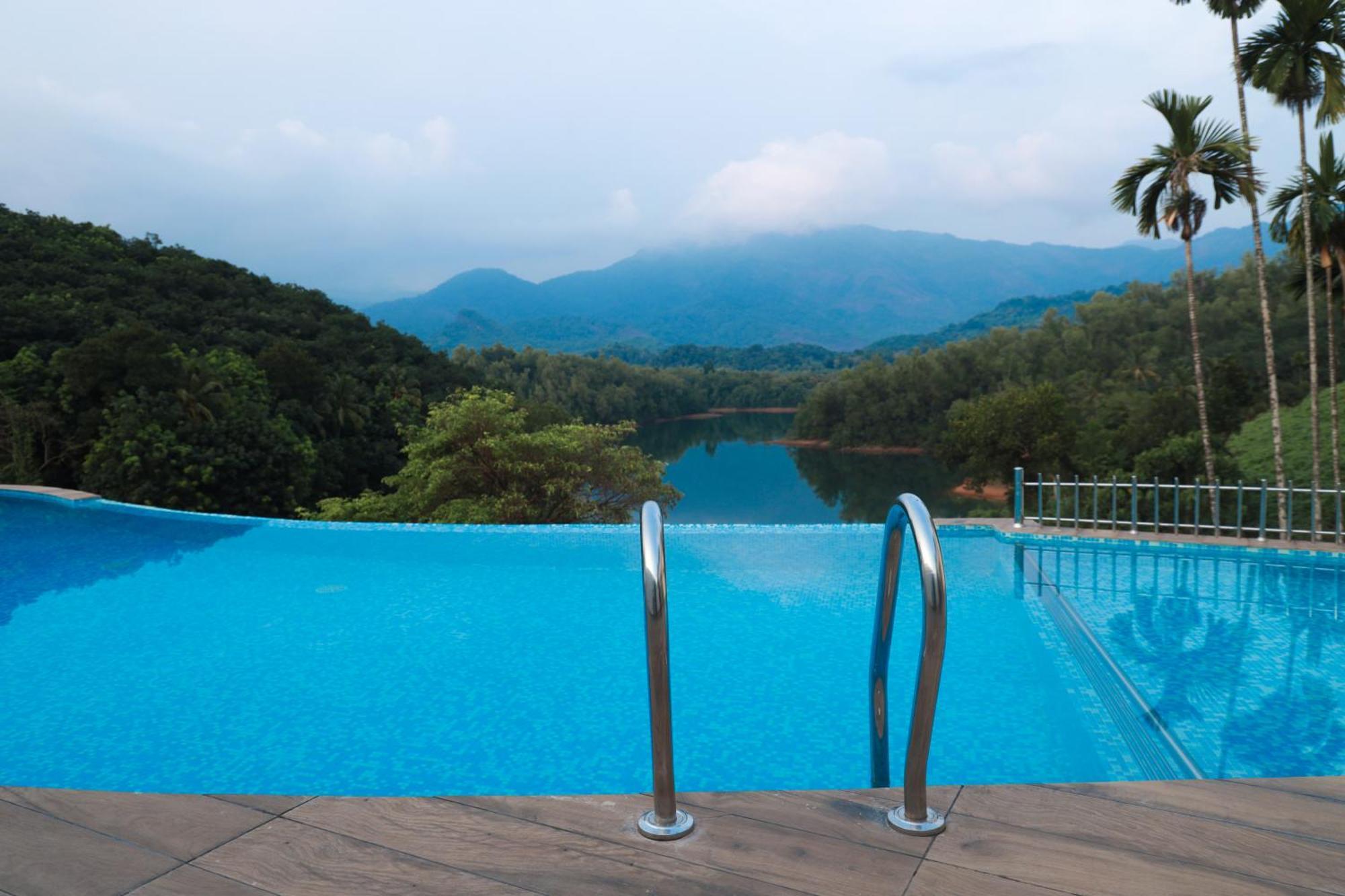 Serene Aqua Hills Kozhikode Hotel Mennanyam Екстериор снимка