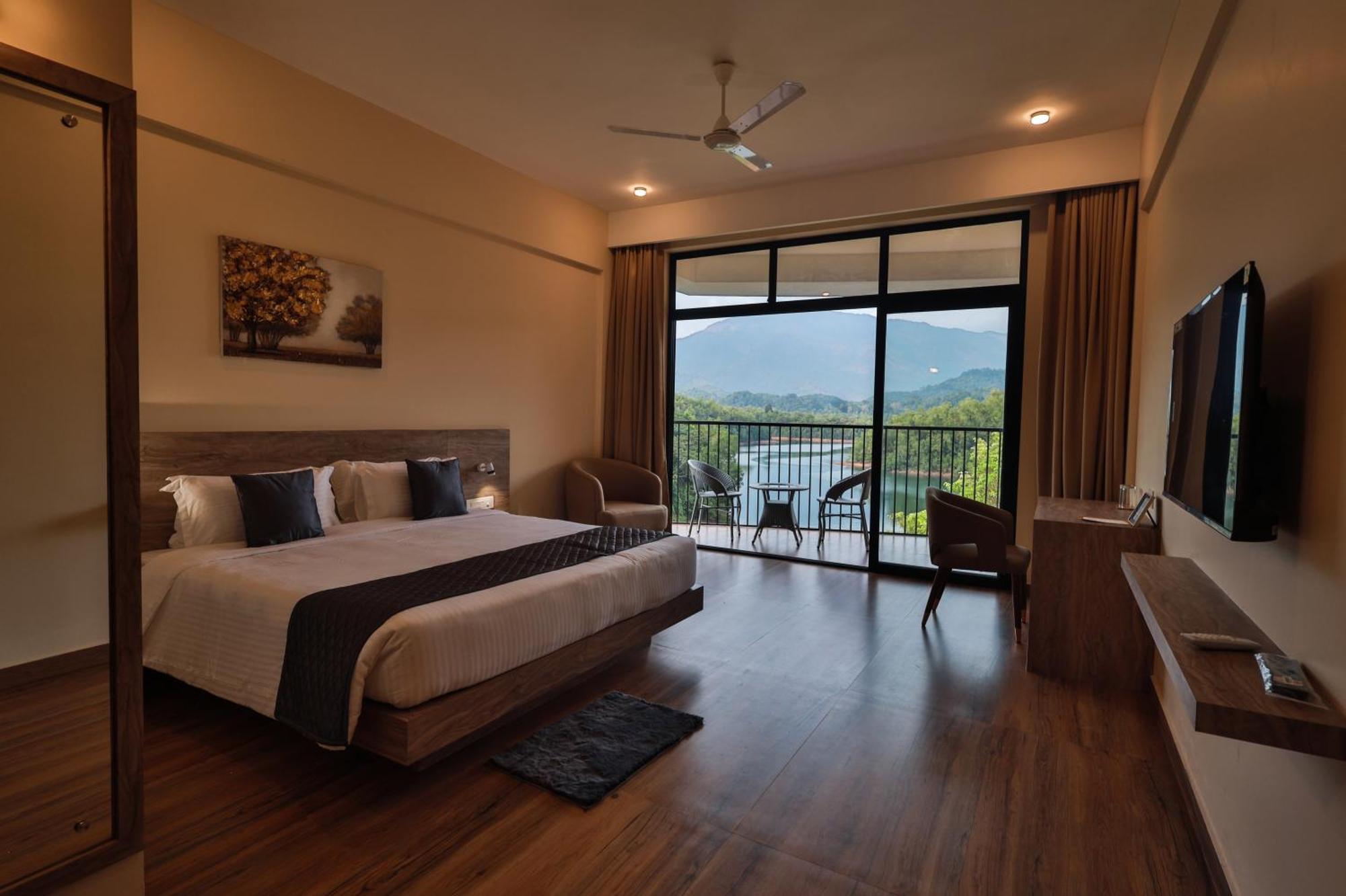 Serene Aqua Hills Kozhikode Hotel Mennanyam Екстериор снимка