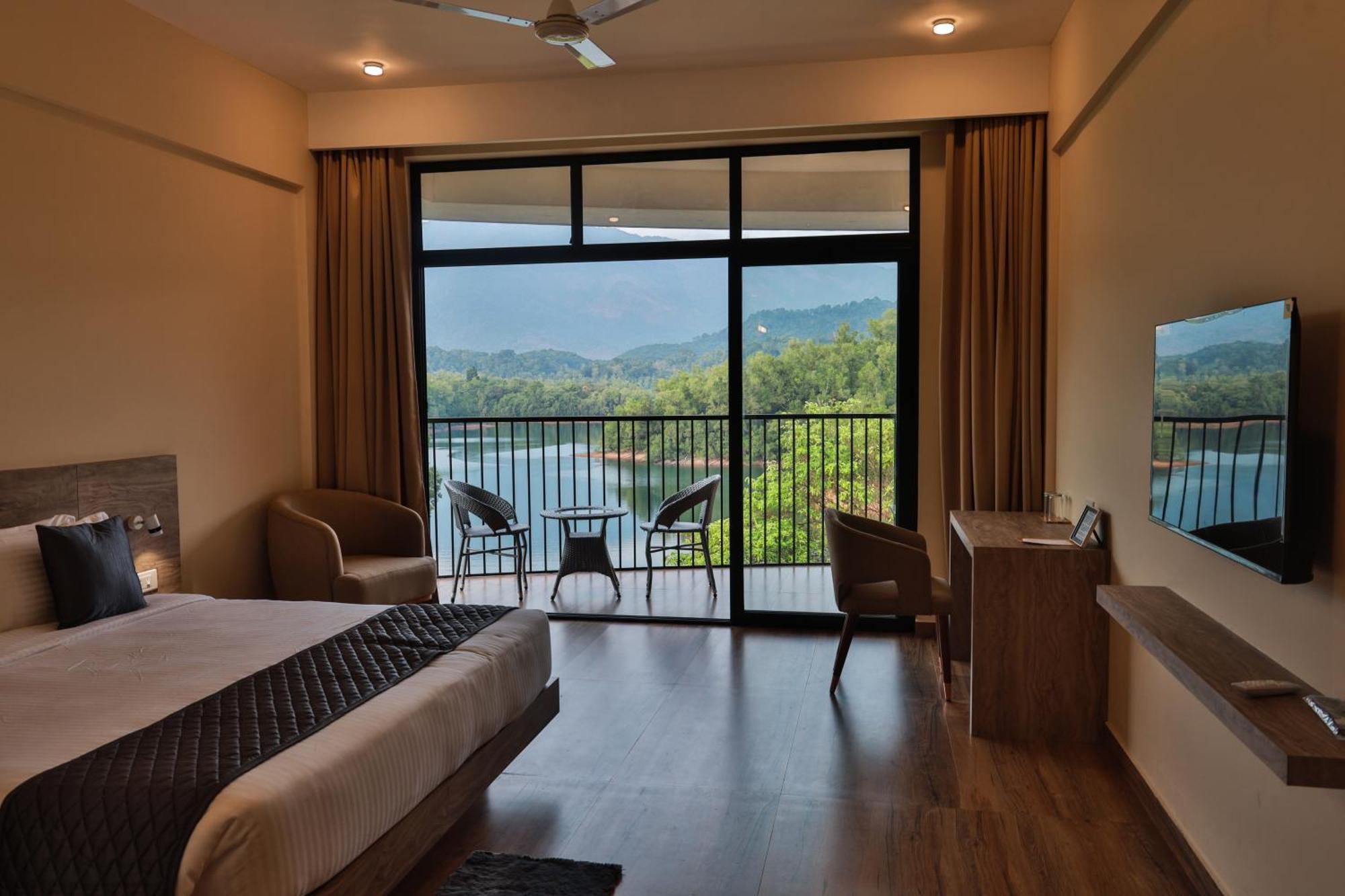 Serene Aqua Hills Kozhikode Hotel Mennanyam Екстериор снимка